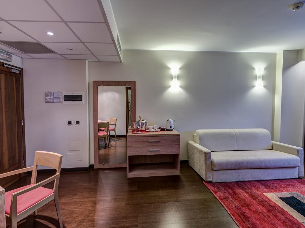 Hotel Capital Rovigo Kültér fotó