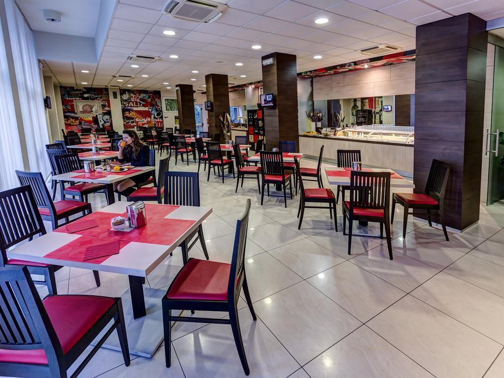 Hotel Capital Rovigo Kültér fotó