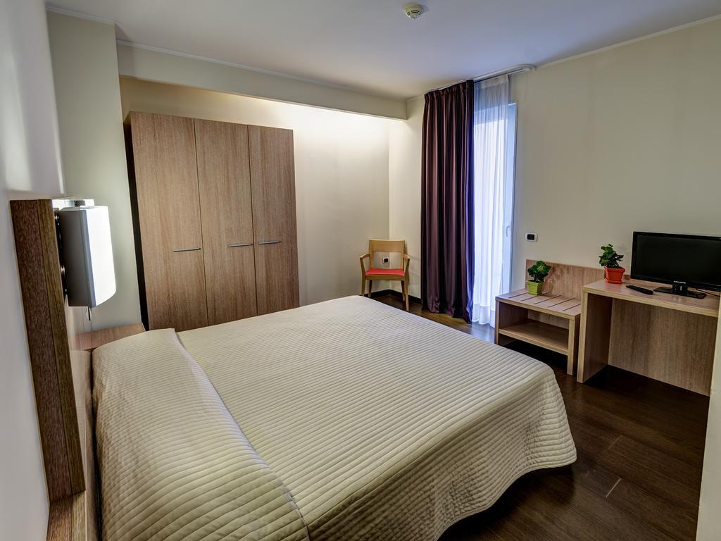 Hotel Capital Rovigo Kültér fotó