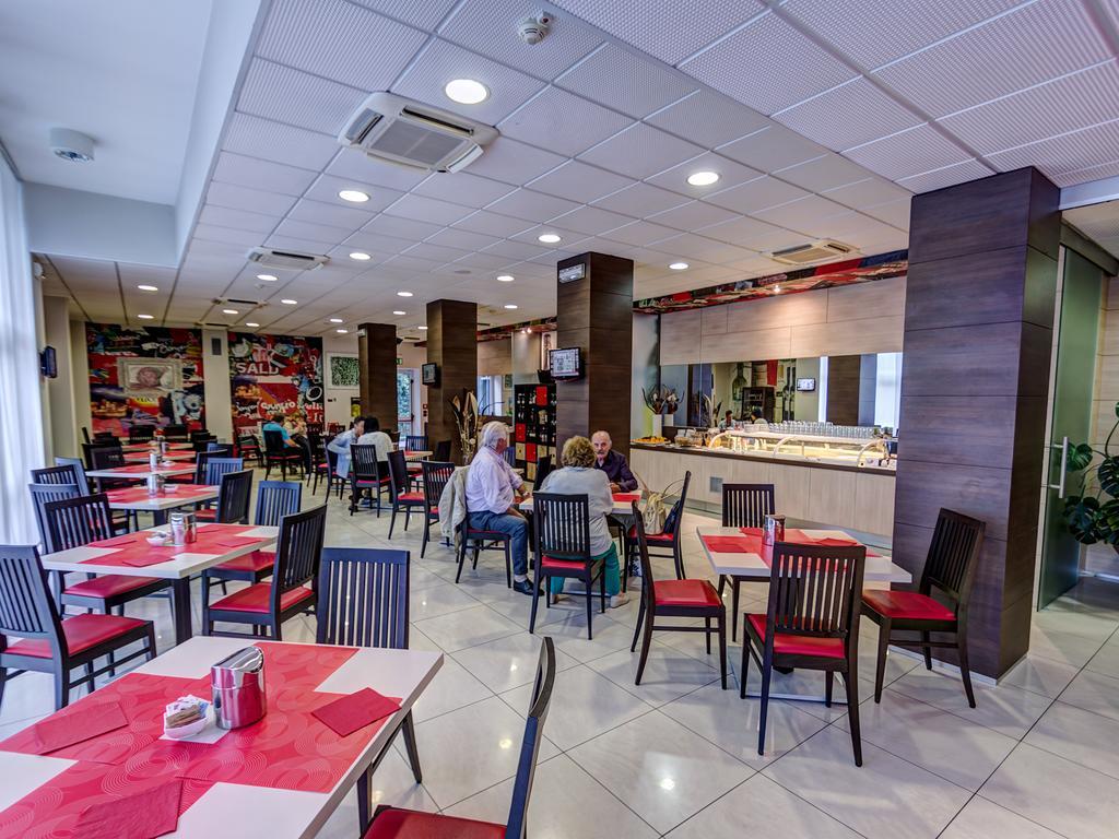Hotel Capital Rovigo Kültér fotó