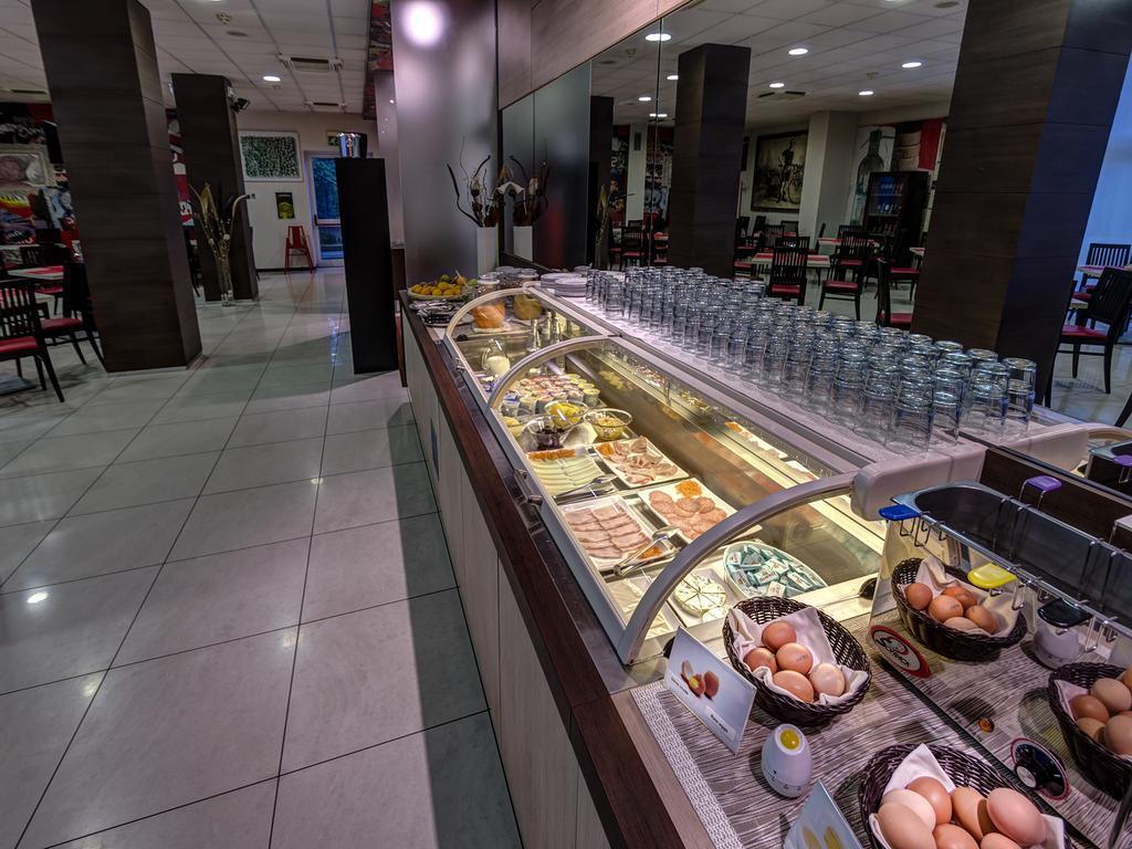 Hotel Capital Rovigo Kültér fotó