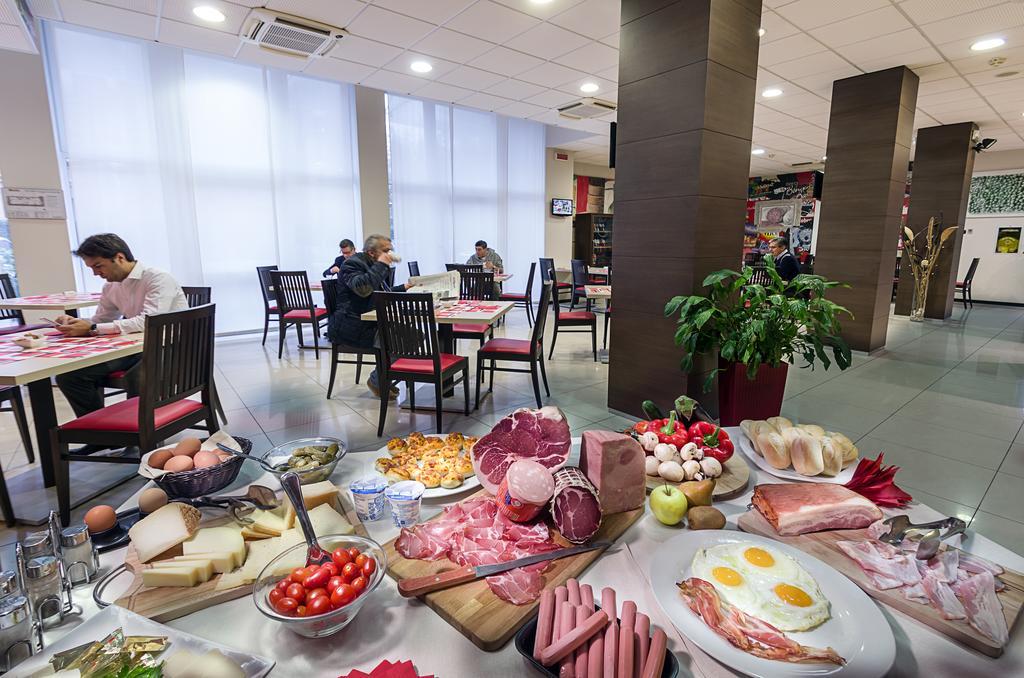 Hotel Capital Rovigo Kültér fotó