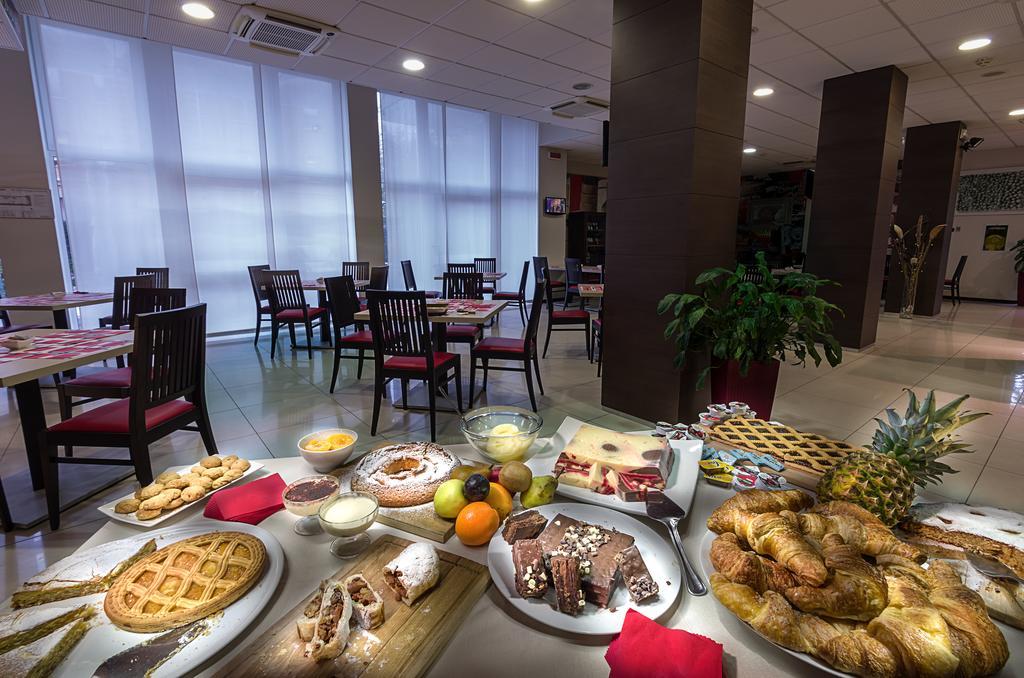 Hotel Capital Rovigo Kültér fotó